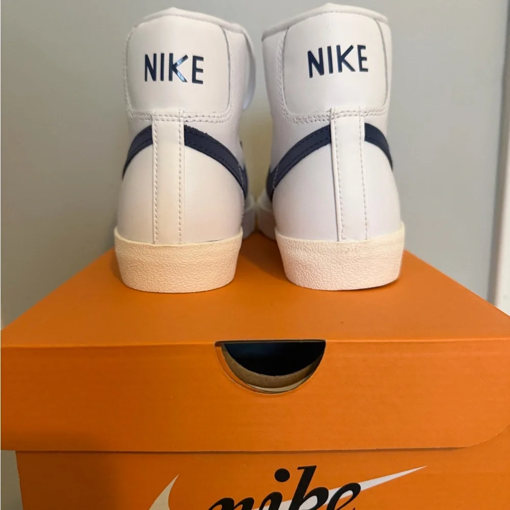 Nike Women’s BLAZER MID 77 White diffused Blue Sail High-Top Sneakers - Picture 3 of 9